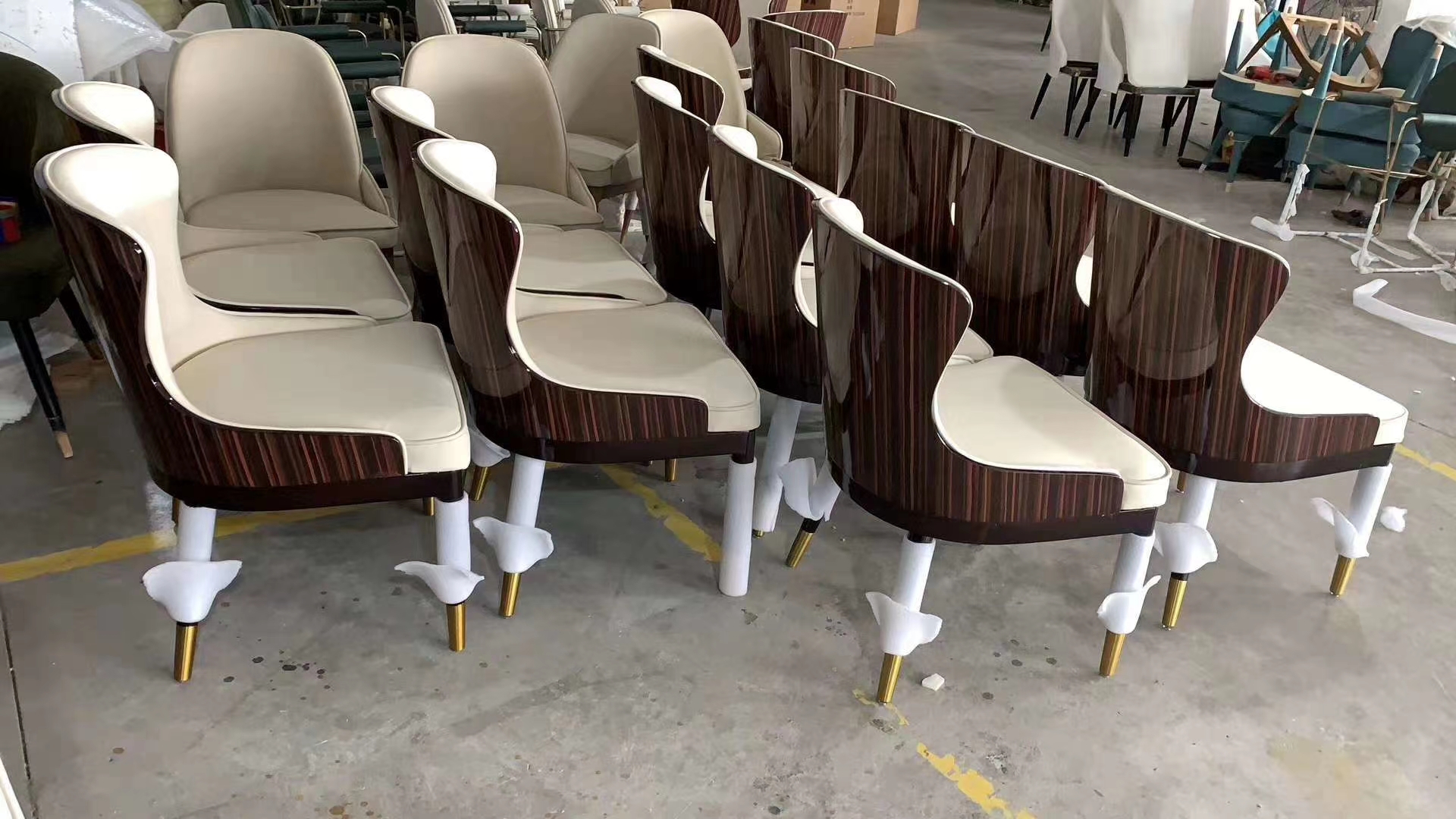 酒店家具与顾客住宿酒店活动的关系密切