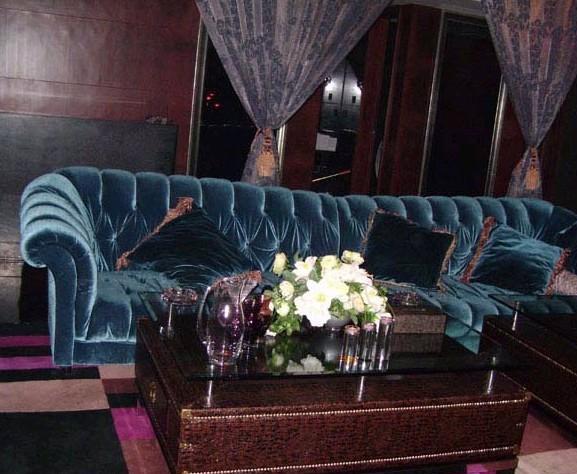 通过场景分层、套系化产品、体验重构、数字化赋能与渠道协同