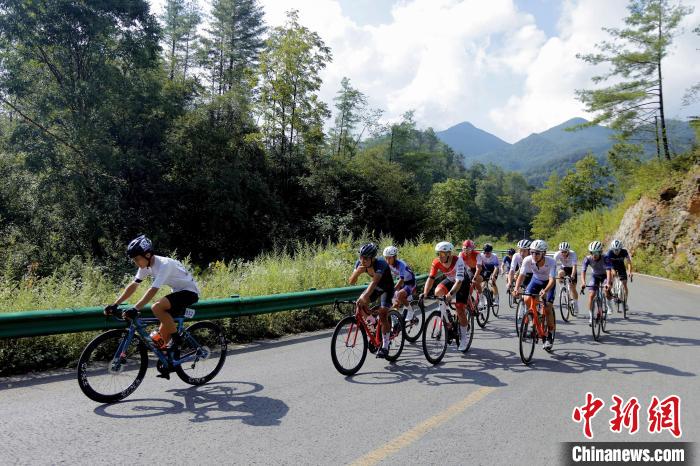 2024长江三峡·巫溪红池坝第十一届自行车赛开赛