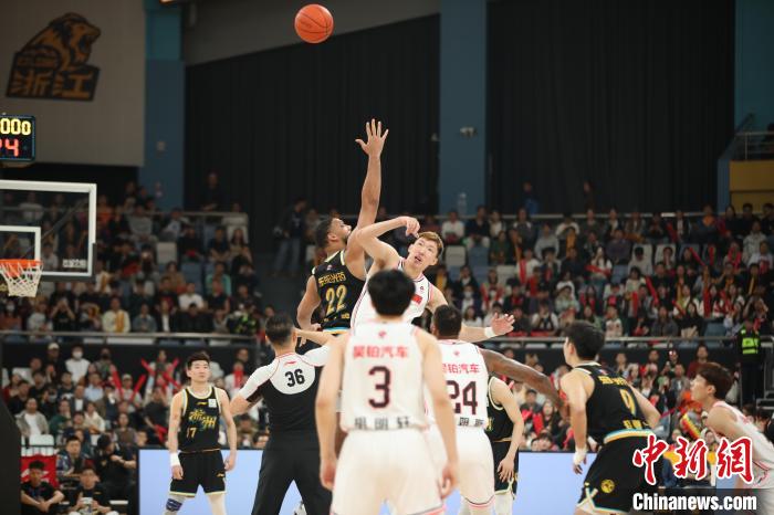 CBA季后赛：赵岩昊关键时刻爆发，广厦在杭州主