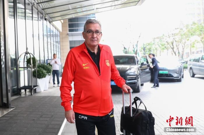 国足世界预选赛征程再度开启 客场对新加坡力争