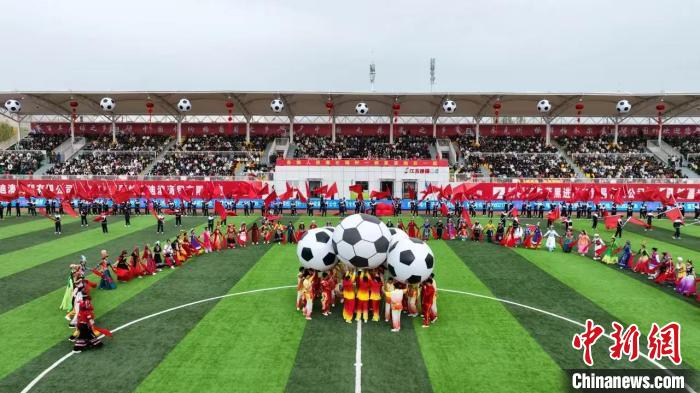 新疆阿图什杯全疆足球邀请赛正式开幕，12支代表