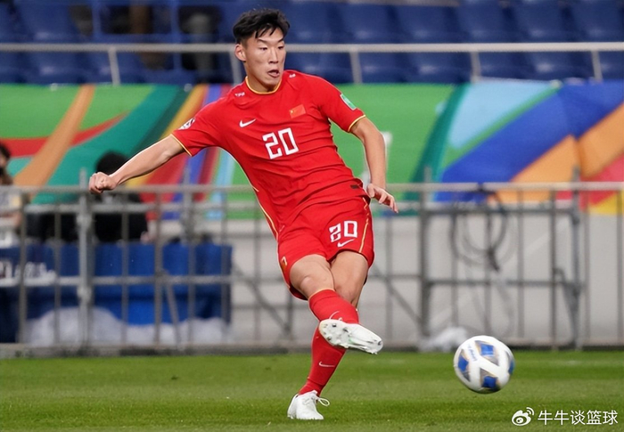 朱辰杰亮相商业活动携手李霄鹏备战申花新赛季