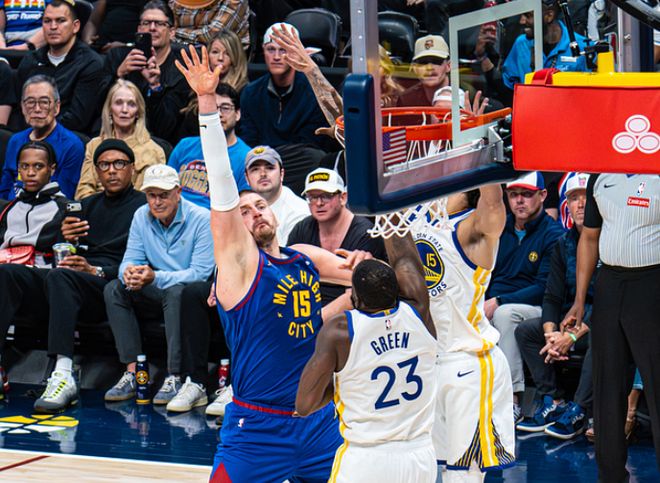 掘金逆转勇士：约基奇三双引领反击，勇士伤病