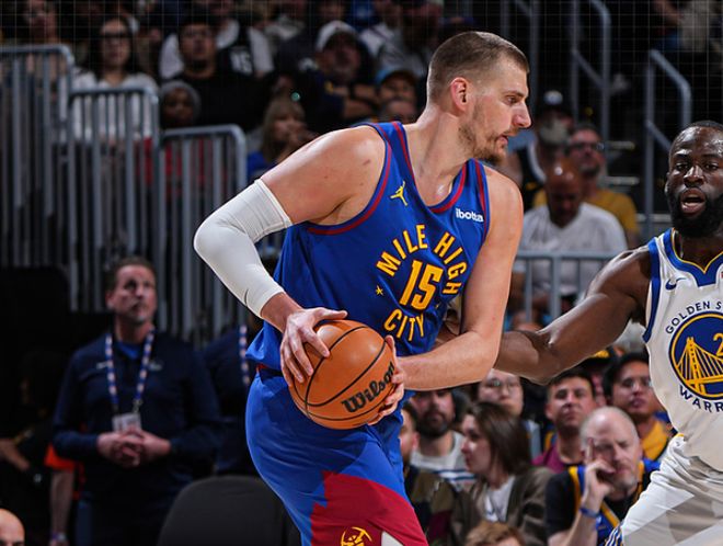 掘金逆转勇士：约基奇三双引领反击，勇士伤病