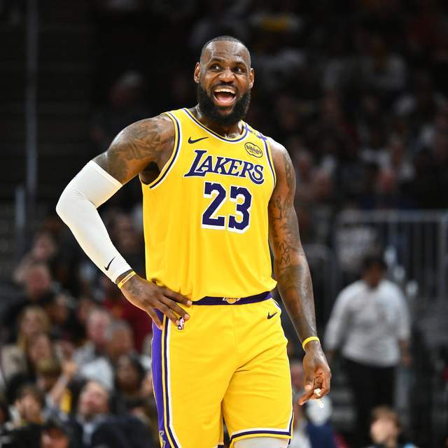 湖人豪赌字母哥交易成败系詹姆斯去留