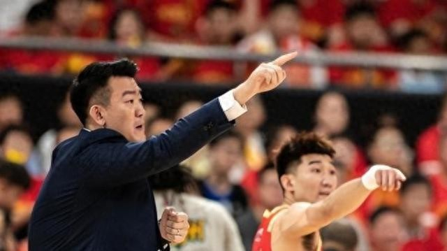 CBA常规赛收官战：上海稳居榜首 深圳冲击季后赛