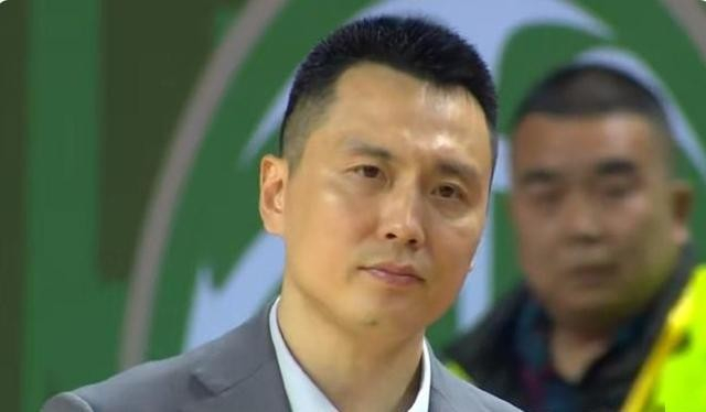 CBA常规赛收官战：上海稳居榜首 深圳冲击季后赛