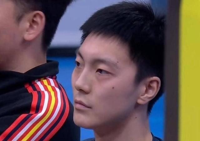 CBA常规赛收官战：上海稳居榜首 深圳冲击季后赛