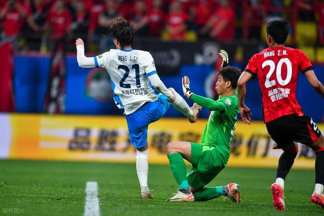 青岛西海岸惨败成都蓉城 郑智执教危机浮出水面