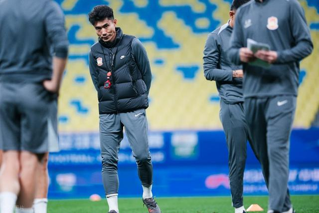 青岛西海岸惨败成都蓉城 郑智执教危机浮出水面