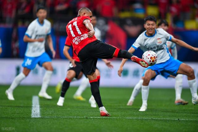 青岛西海岸惨败成都蓉城 郑智执教危机浮出水面